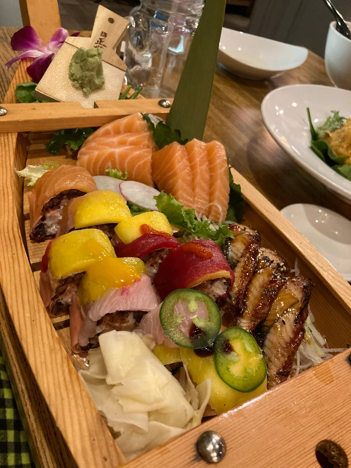 sushi boat presentation